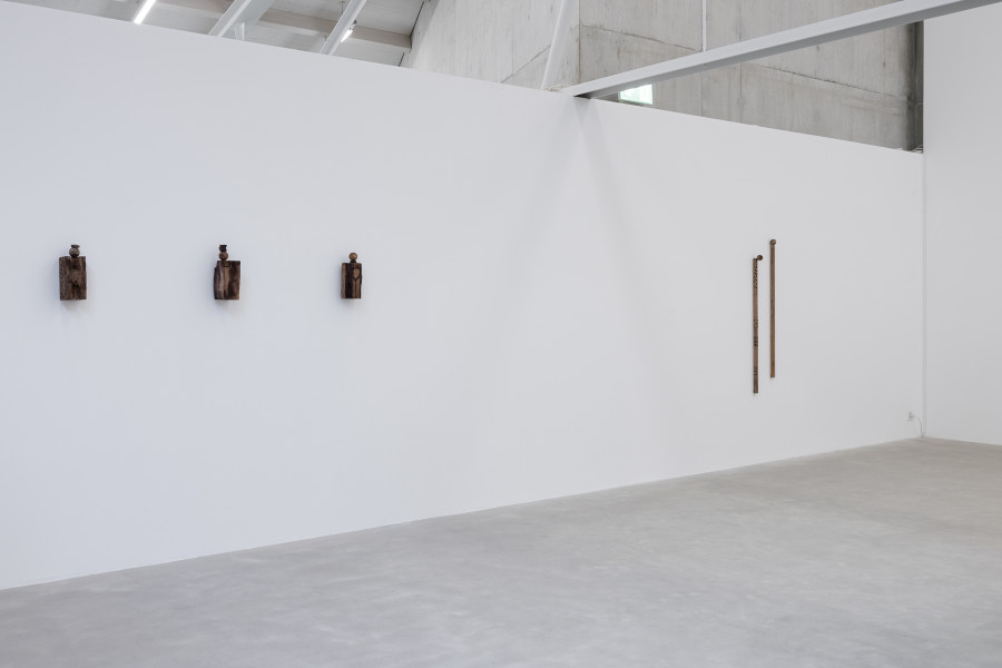 Helena Uambembe, A line, a mark and a scar 1-3, 2025, Think Tall Thoughts 1-2, 2025. Courtesy the artist. Ausstellungsansicht Kunsthaus Baselland 2025. Foto: Gina Folly