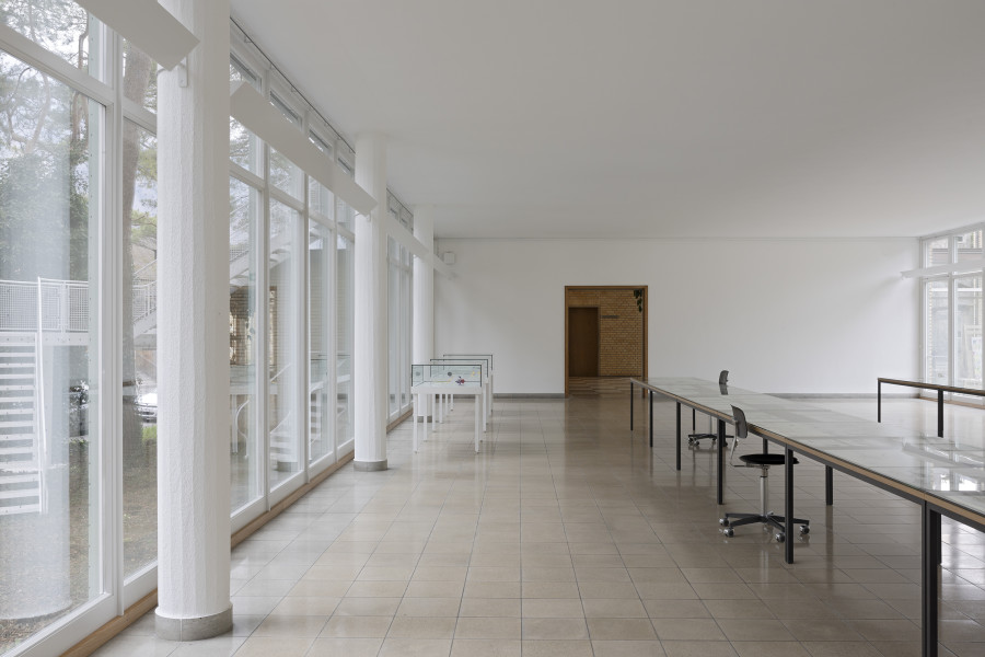 Linda Bilda, Die goldene Welt, installation view, Kunsthaus Glarus, 2025. Photo: Gina Folly