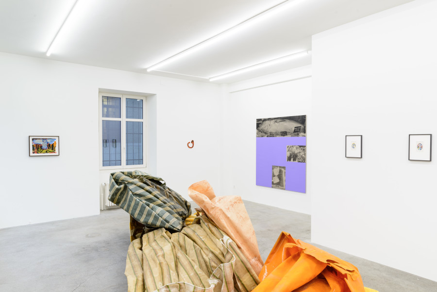 Exhibition view, Symmetrical Space Pops, Galerie Gregor Staiger, 2024. Photography/ Courtesy Galerie Gregor Staiger, Zurich.