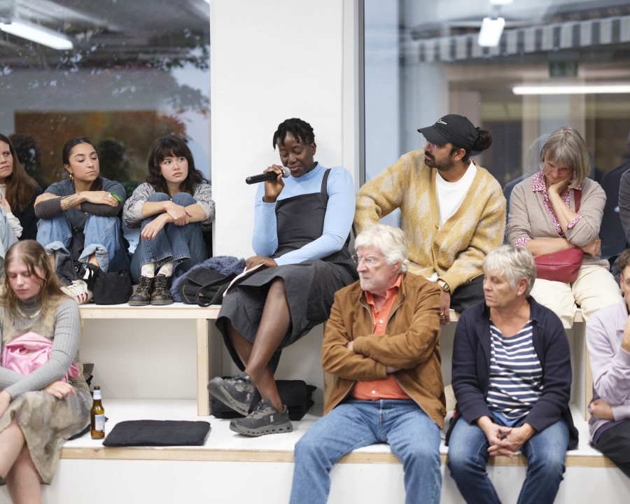 Davide-Christelle Sanvee, Salle noire, performance, 2025. Photo. S. Verdon