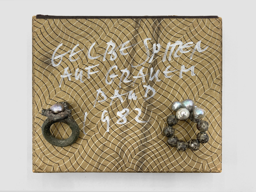 Bernhard Schobinger, Cobalt Ring, 2012, Ring made of cobalt, Akoya pearl (Ise Shima), 3.7 x 2.9 x 2.6 cm, Ring size 13, inner ⌀ 1.6 cm; Untitled, n.d., Ring made of Akoja pearls (Ise Shima), silver, enamel, 4.2 x 3.5 x 2.3 cm, Ringsize 13, inner ⌀ 1.6 cm
