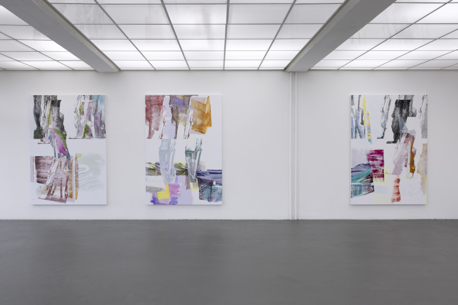Pia Fries, quintopylon, 5 / 3 / 4, 2009. Ölfarbe und Siebdruck auf Holz. Je 200 x 140 cm. Courtesy Sammlung Kunstmuseum Bonn Ausstellungsansicht / Installation view Kunsthaus Baselland 2023. Foto / Photo: Gina Folly © Pia Fries / 2023 ProLitteris, Zürich