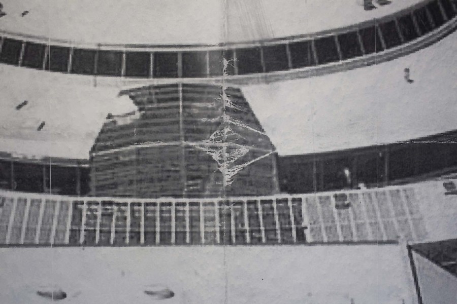 Manuela Morales, Jungfrau Park, Wallpaper 135gr, 255 x 320 cm, Photo: Leevi Toija