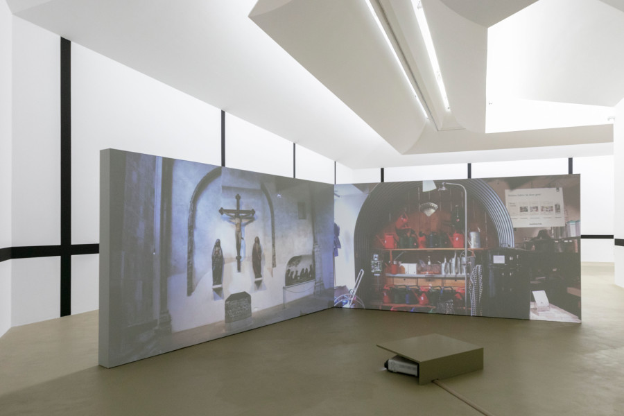 Andrea Büttner: "What is so terrible about craft? / The products of the human hand", exhibition view Kunstmuseum Basel | Gegenwart, 2019, Material / Technique: Double-channel video and sound installation, © bei der Künstlerin / the artist & ProLitteris, Zürich, Photo: Julian Salinas.