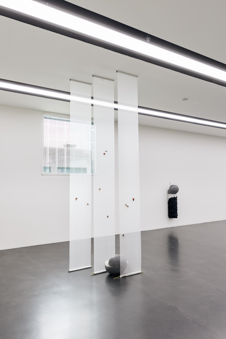 Maude Léonard-Contant, Racines froides, 2023, blades of grasses, hawthorn petals, magnets, magnolia petals, meadow buttercup, organza, pleated cotton, steel, wood, leather. Photo: Moritz Schermbach