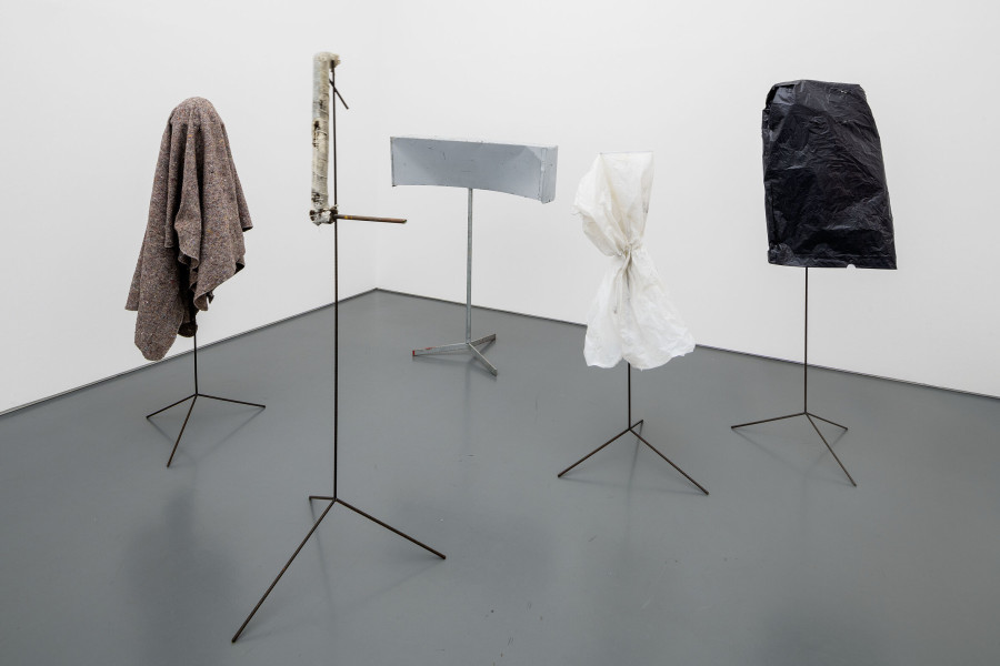 Roberta Müller, Ketten, 2020 Ton, Masse variabel Foto: René Rötheli