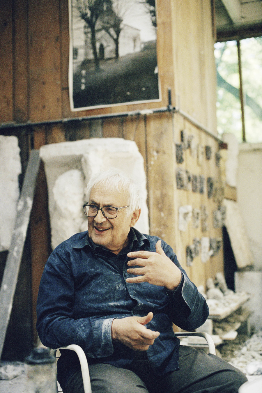 Hans Josephsohn in his Studio in Zurich, ca. 2006. Foto Katalin Deér, Kesselhaus Josephsohn