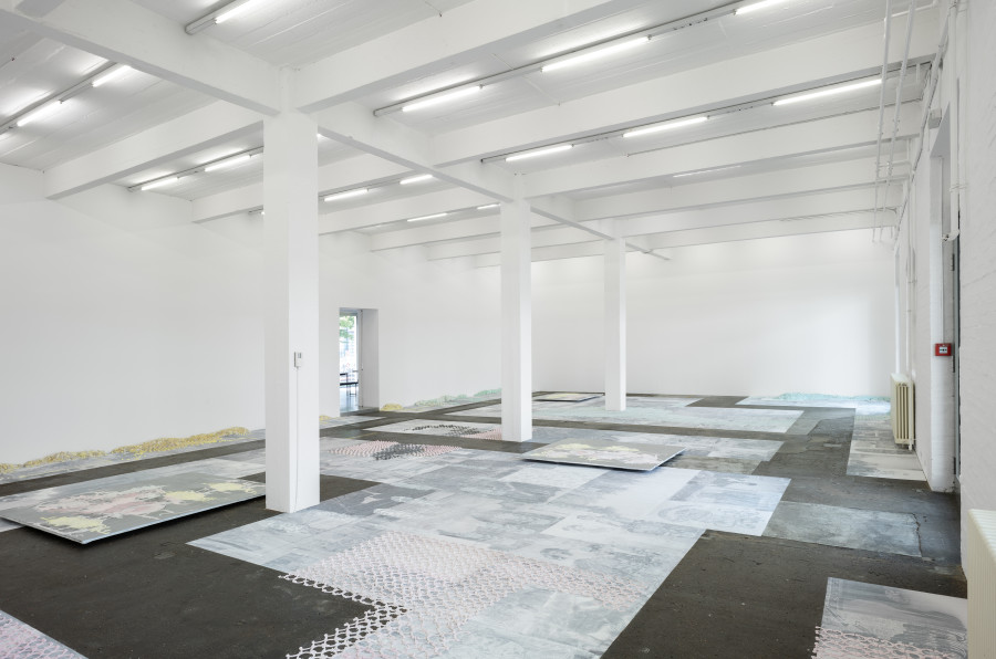 Melike Kara, «Emine`s Garden», exhibition view, 2023. With qasha`i / tij, 2023 (oil stick and acrylic on canvas, 220 x 200 cm, on the left) and kars / tij, 2023 (oil stick and acrylic on canvas, 200 x 180 cm, on the right). Photo: Kunst Halle Sankt Gallen, E. Sommer. Courtesy: the artist Jan Kaps, Cologne & Peres Projects, Berlin