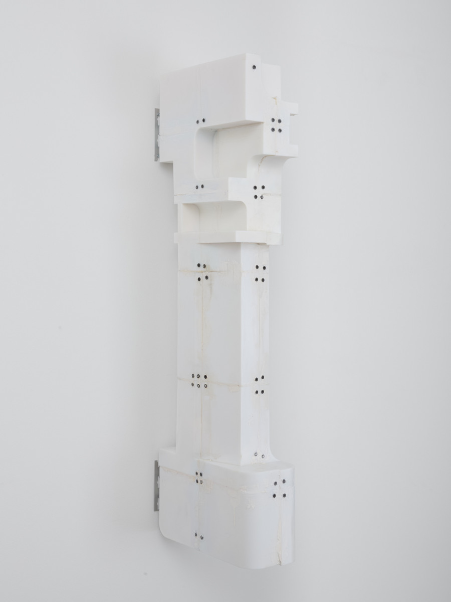 Jan Vorisek, Untitled, 2026. Resin, screws, aluminium profiles, wood. 106 × 14.5 × 14.5 cm. Photo credit: Philipp Rupp