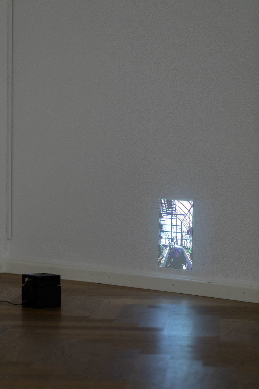 Installation view, MUMBLES SLIDE ALONG THE SLEEVE, KRONE COURONNE, 2023. Credits © Guadalupe Ruiz