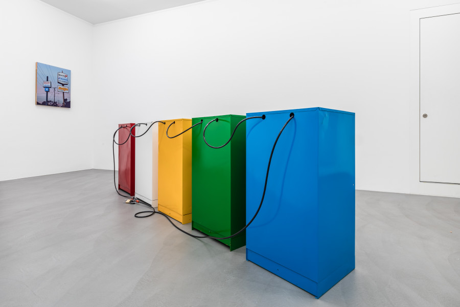 Exhibition view, Rita McBride & Glen Rubsamen, Daily Echo Free Mirror, Mai 36 Galerie, 2023. Photo credits: Peter Baracchi