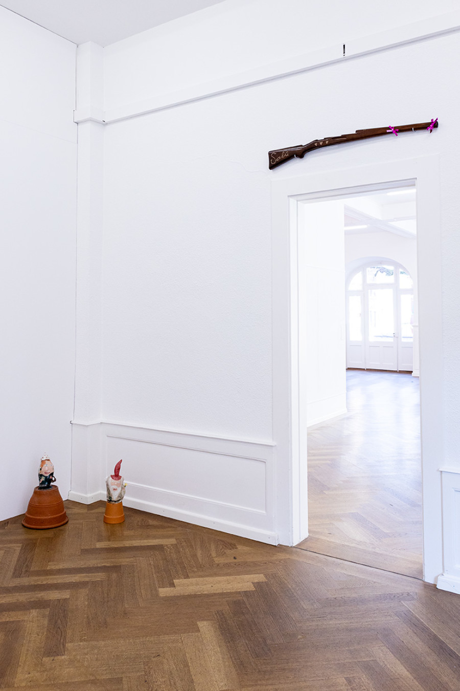 Installation view, Felix Stöckle, PINK HAWK DOWN, KRONE COURONNE, 2024. Credit © Jerlyn Heinzen