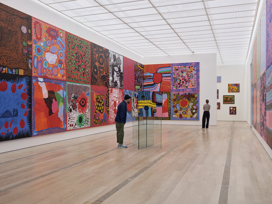 Installation view "Yayoi Kusama", Fondation Beyeler, Riehen/Basel, 2025. © YAYOI KUSAMA. Photo: Mark Niedermann