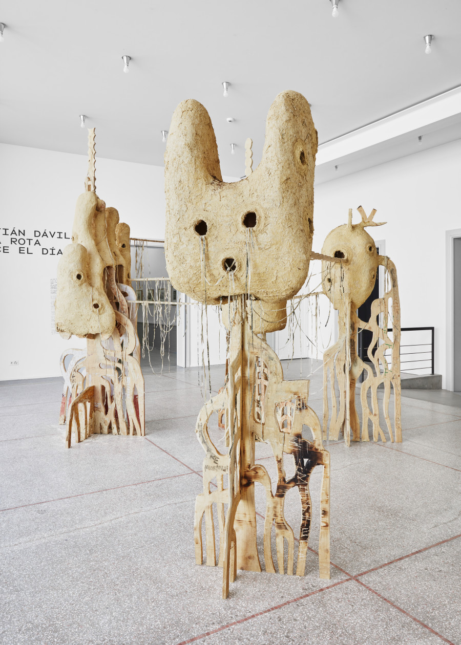 Exhibition view, Sebastián Dávila, Tierra rota. Se hace el día, Musée des Beaux-Arts la Chaux-de-Fonds, 2023. Images credit : Musée des beaux-arts de La Chaux-de-Fonds, Photo : Gaspard Gigon
