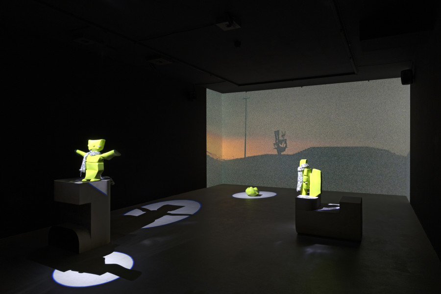 Fritz & Virginie Sistek, Priscilla Predator: geboren, leben, sterben, 2025, an automated theater play, 32 minutes, For, Basel. Photography: Gina Folly. Copyright and courtesy of the artists and For, Basel